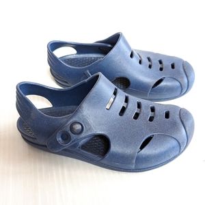 OKABASHI blue croc clog sandals